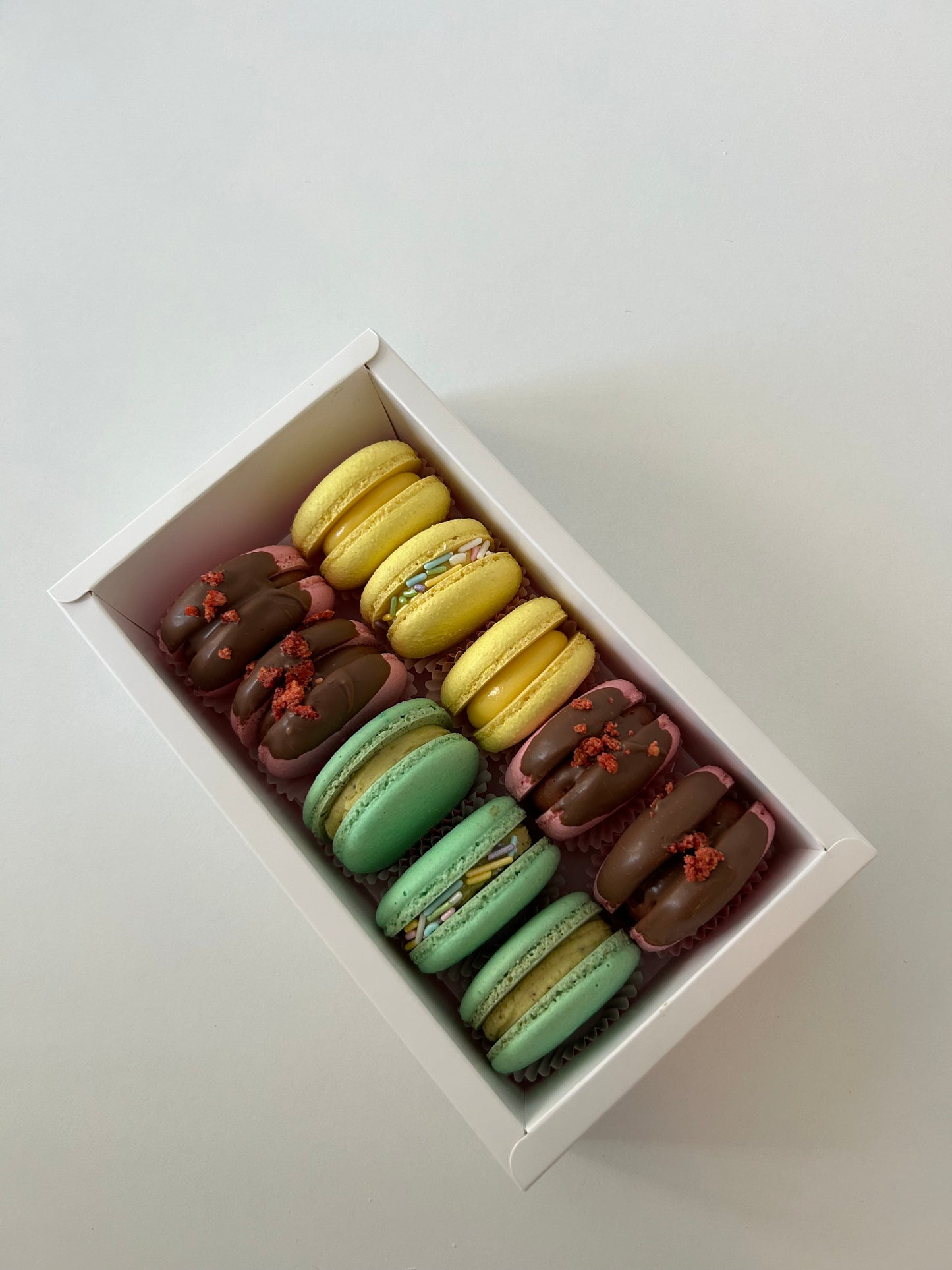 Macaron Gift Box – Assorted Gourmet Flavours