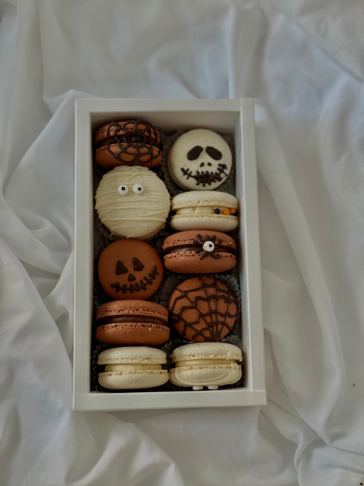 Spooky Season Limited Edition Chocolate-Covered Strawberries & Halloween Macarons