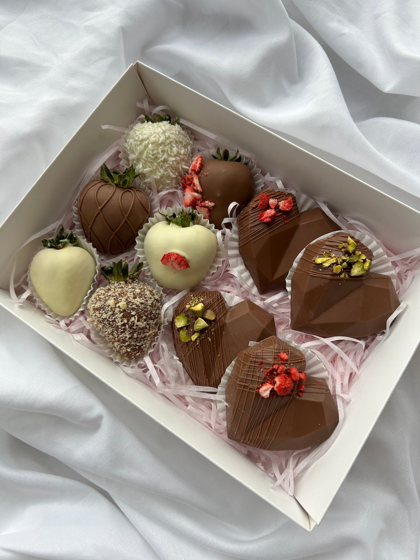 Combo set of Kunafa chocolates and dipped strawberries 