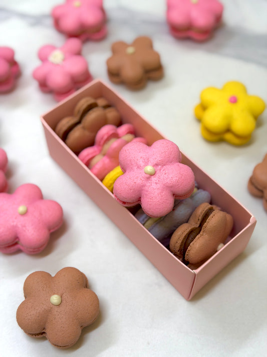 Box of 5 Flower-Shaped Macarons – Assorted Flavours