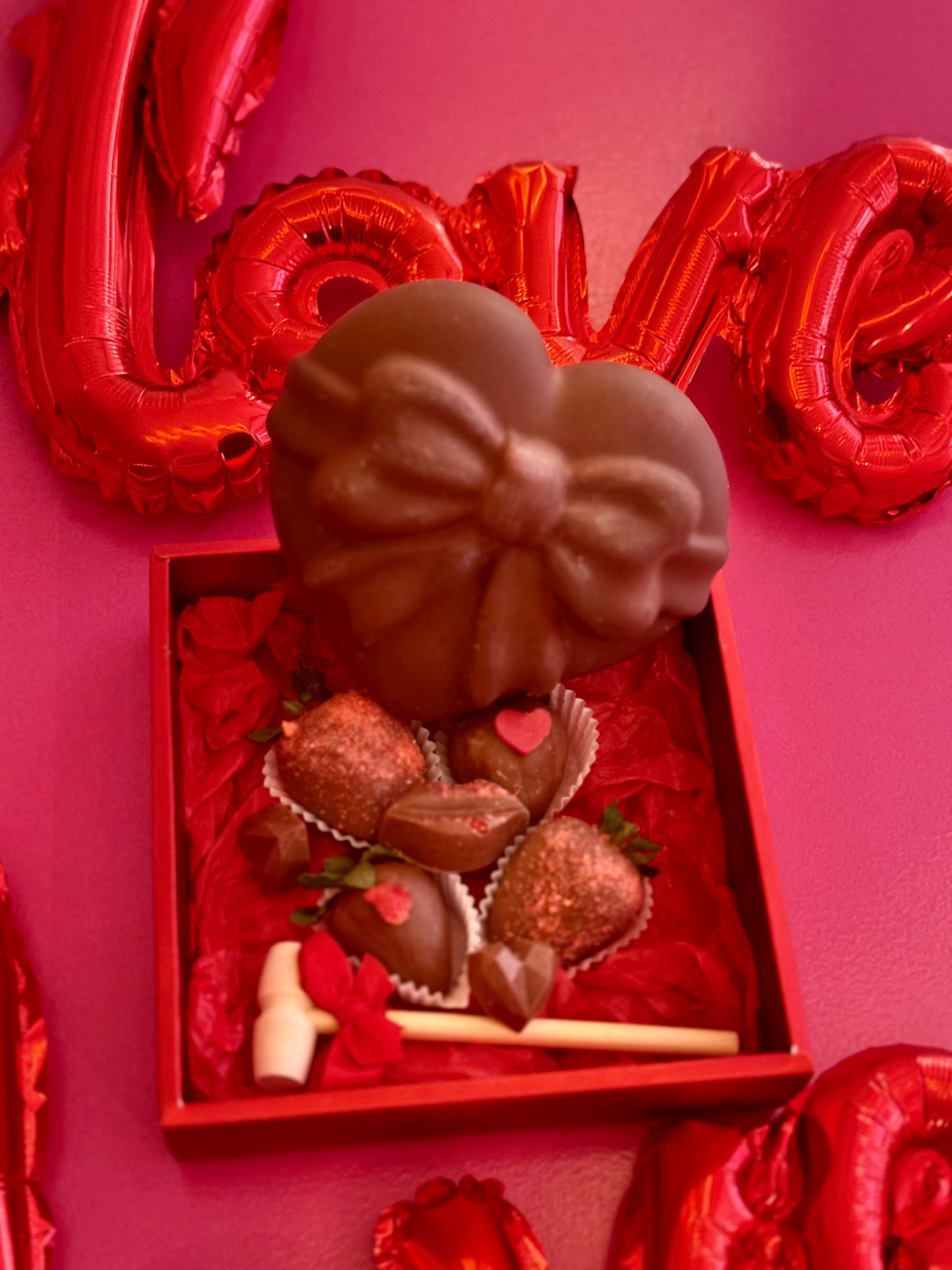Chocolate Smash Heart with Chocolate-Dipped Strawberries 🍓🍫