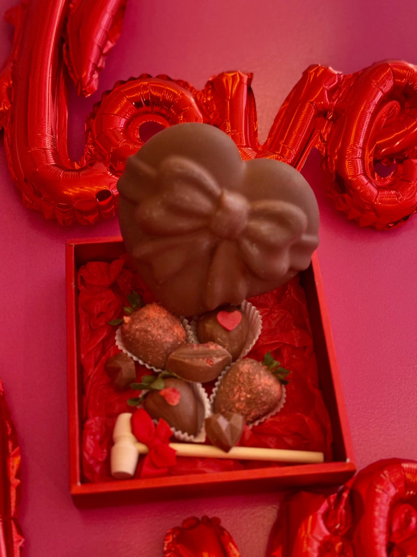 *Chocolate Smash Heart with Chocolate-Dipped Strawberries 🍓🍫