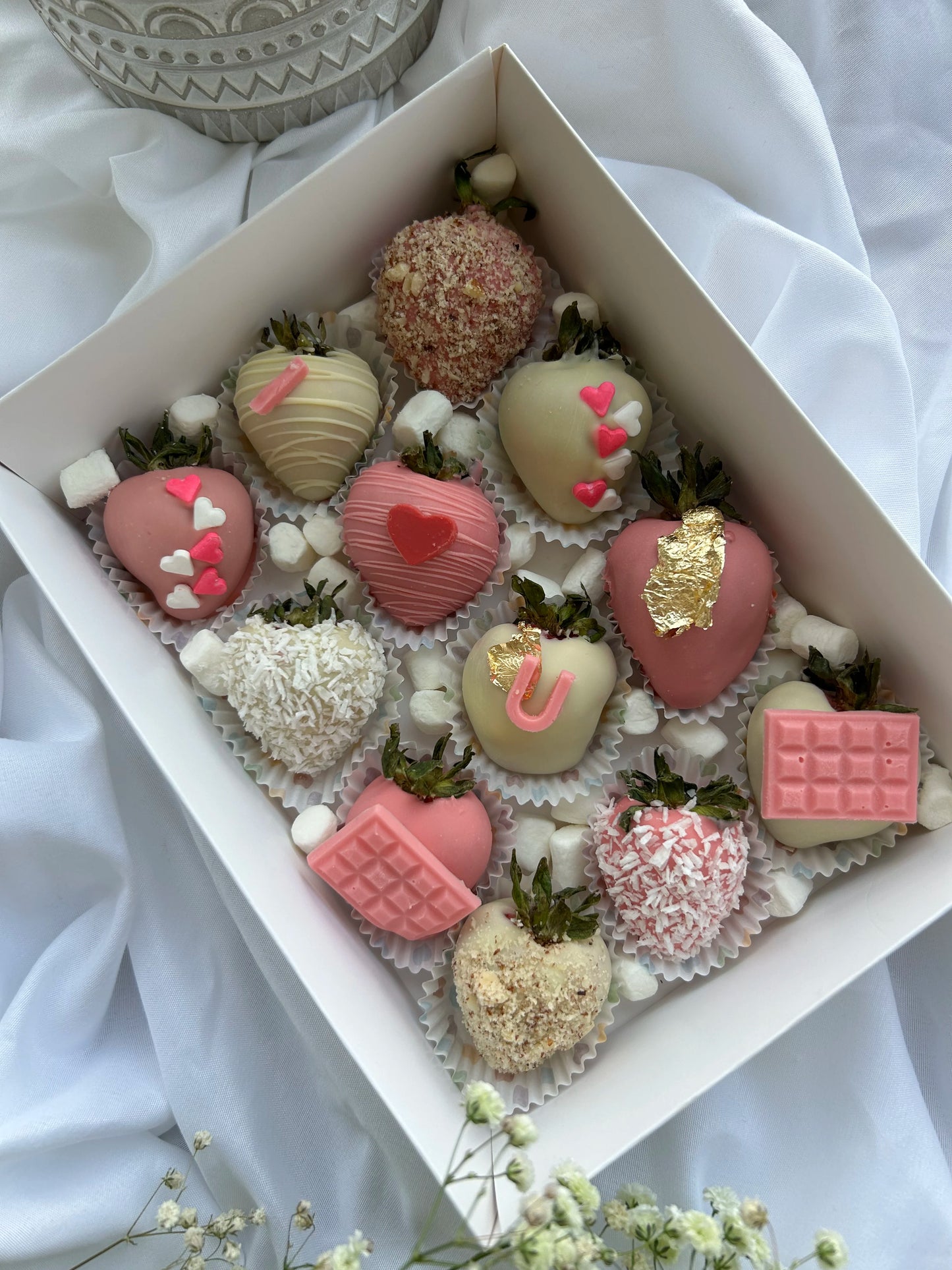 Love Collection: Chocolate-Dipped Strawberry Dozen