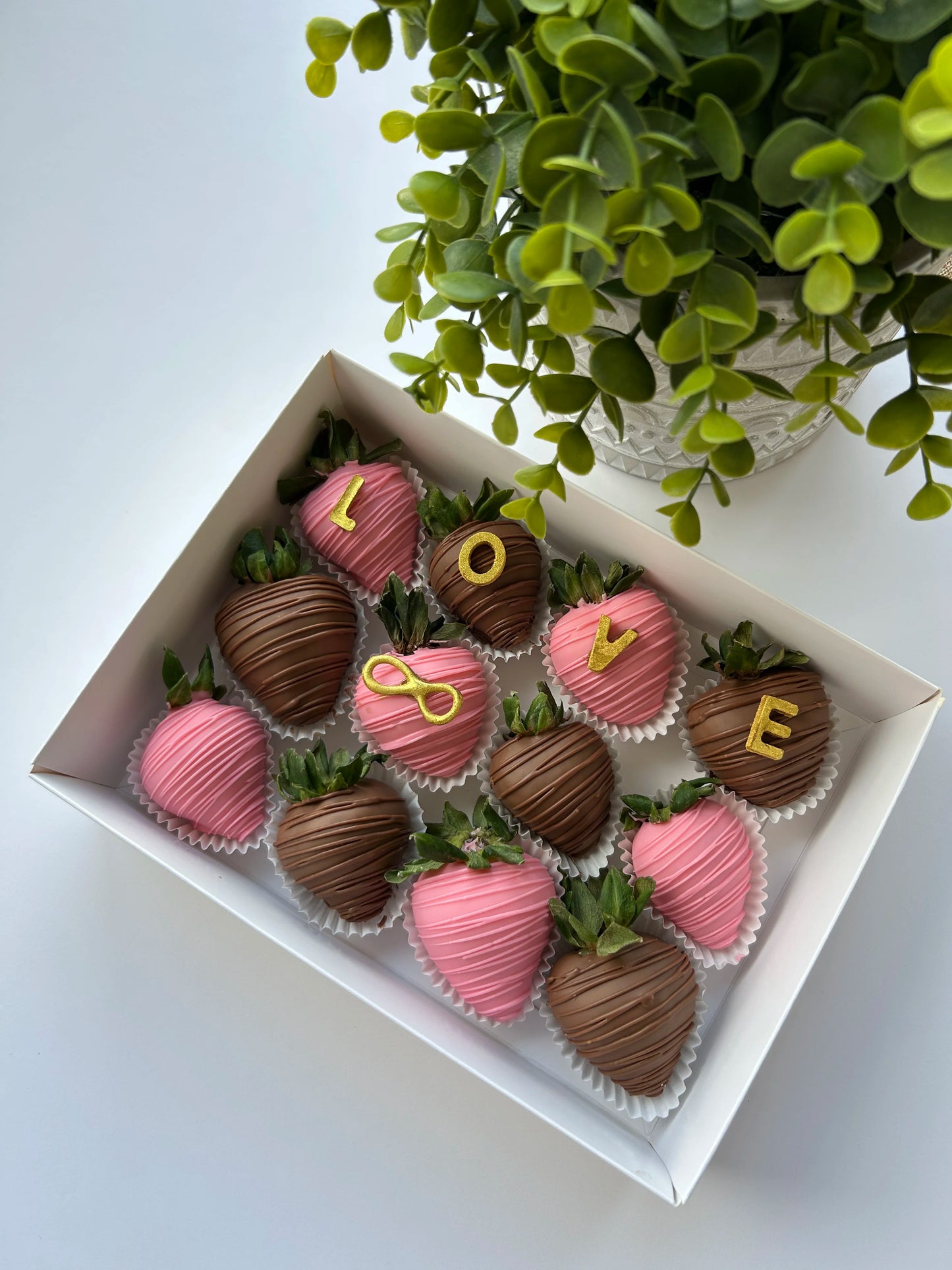Love Collection: Chocolate-Dipped Strawberry Dozen