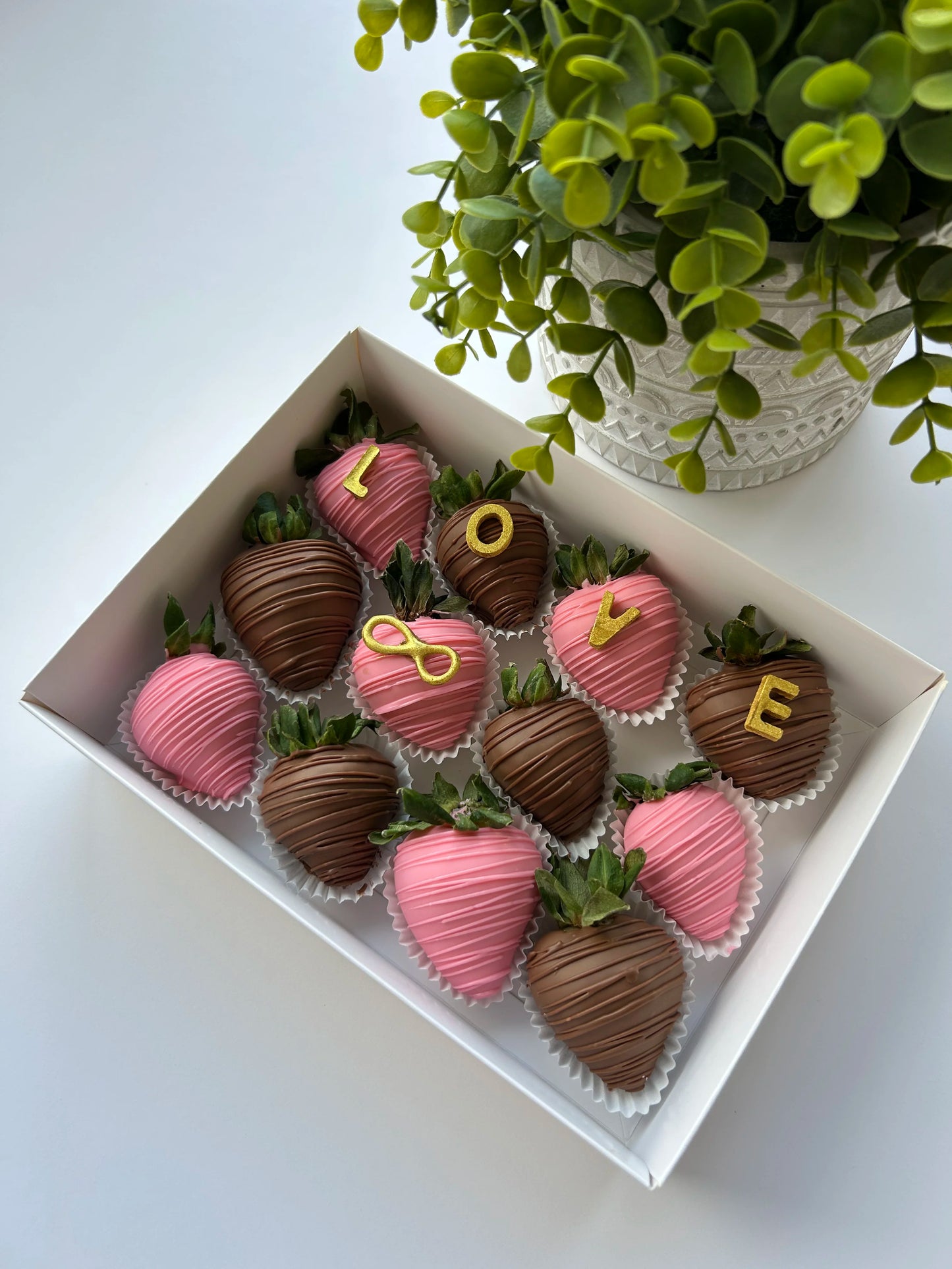 Love Collection: Chocolate-Dipped Strawberry Dozen