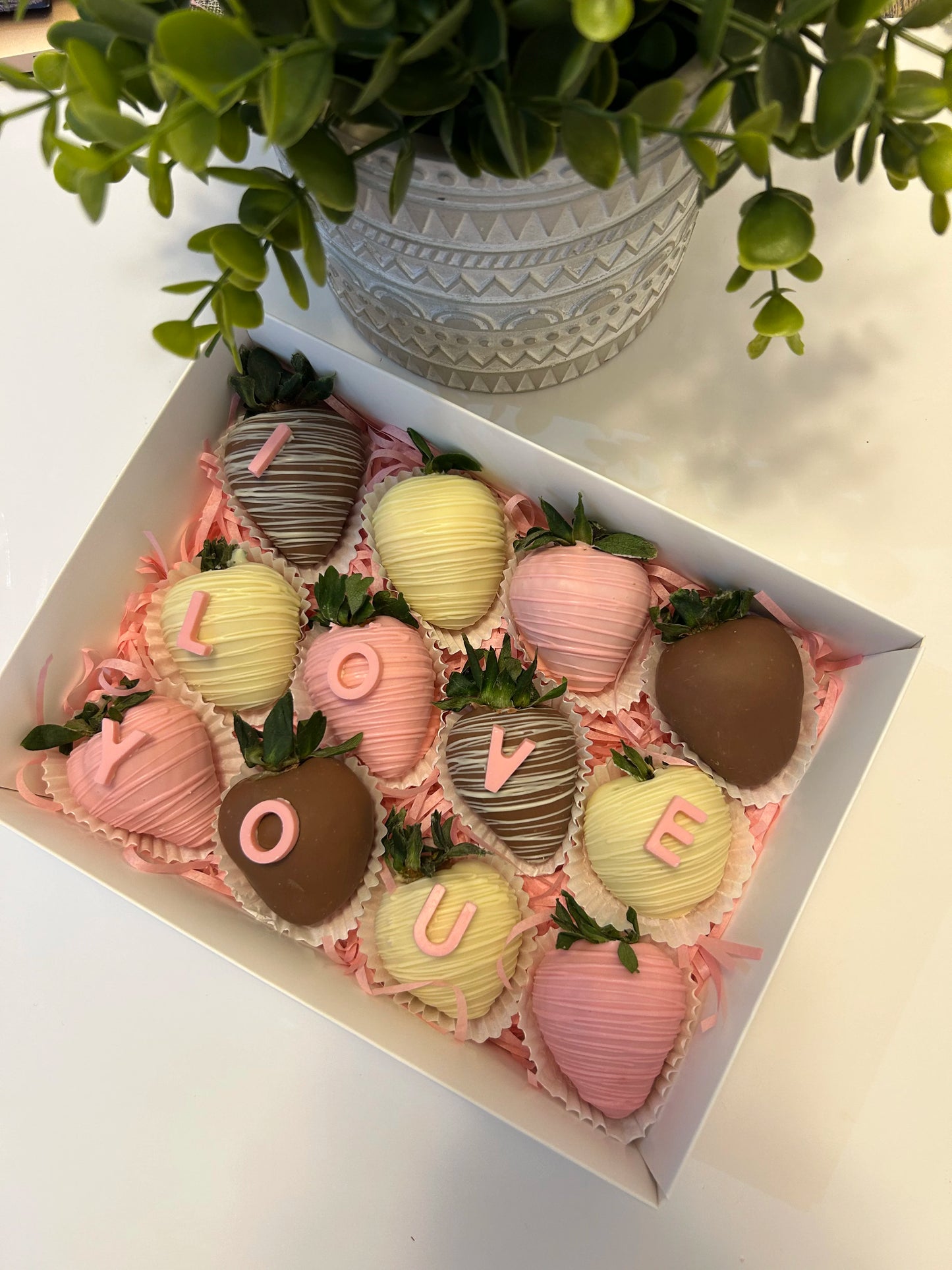 Love Collection: Chocolate-Dipped Strawberry Dozen