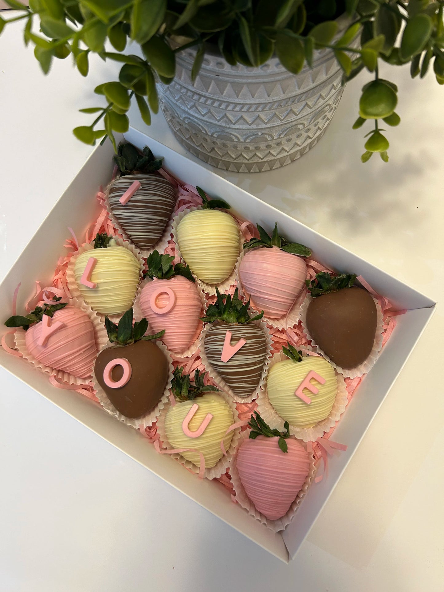Love Collection: Chocolate-Dipped Strawberry Dozen